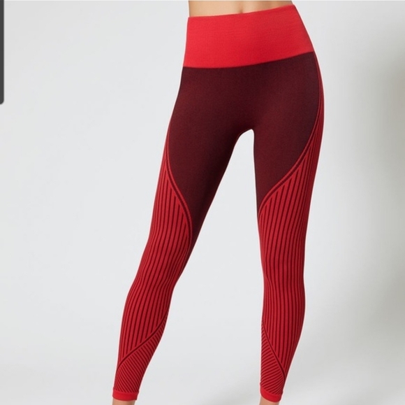 2 Pc ALALA Seamless Sports Bra & Leggings Set Bright & Dark Red Stripes - Picture 3 of 16
